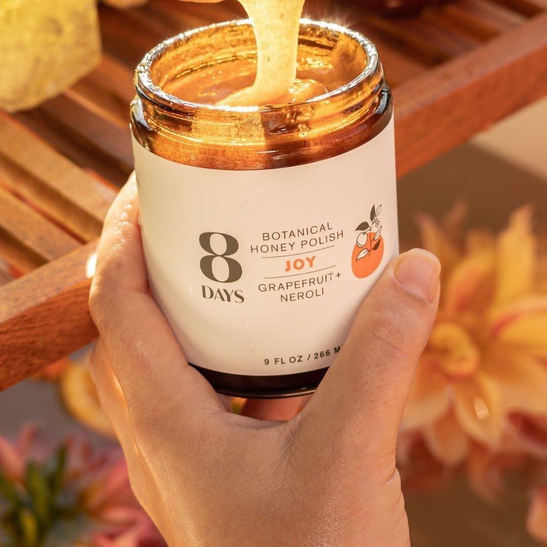 8 Days Botanical Honey Polish Luxurious, Skin-Softening Exfoliator (266ml)