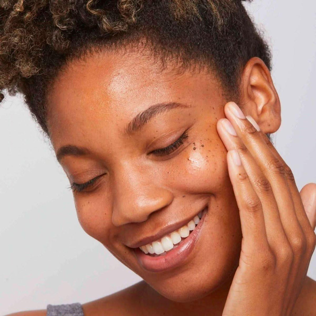 Dermalogica BioLumin-C Serum 59ml | Your Daily Dose of Liquid Radiance for Firmer, Brighter Skin!